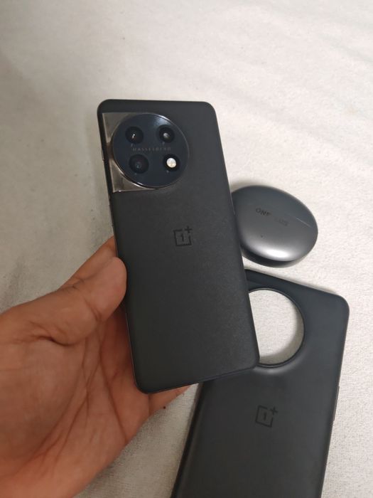 OnePlus 11 + OnePlus buds 4. 512гб. Срочная продажа