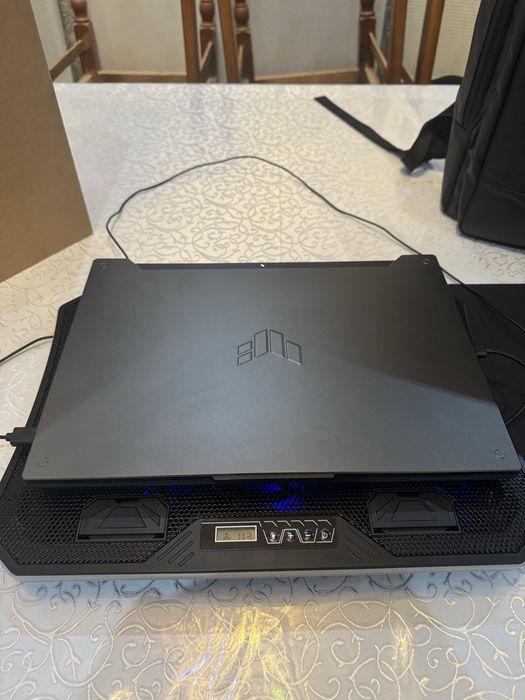 Продам ноутбук в отличном сос новый