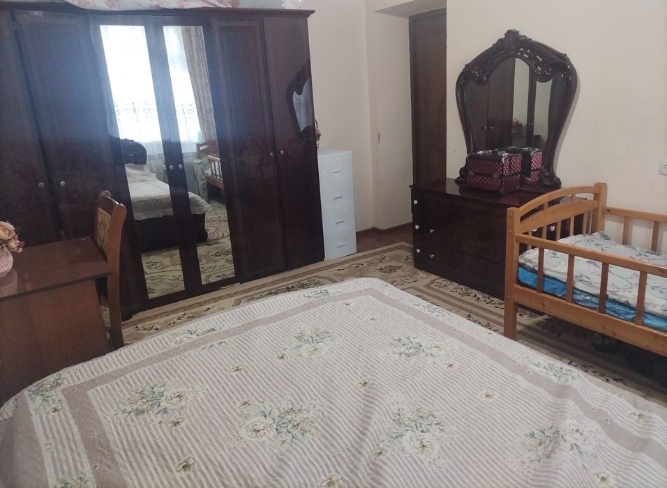 Sergeli 6 a da 2 xonali uy sotiladi