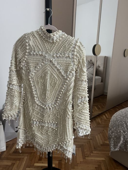 Vand rochie evenimente alb/crem lucrata manual