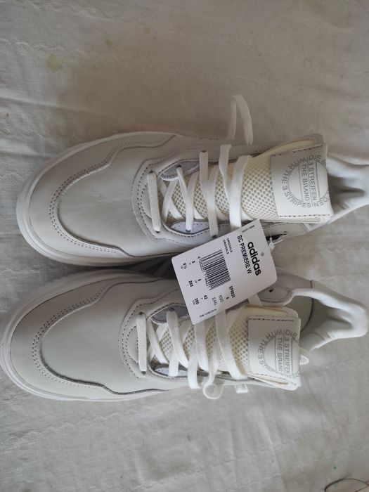 Кроссовки adidas кожаные 42