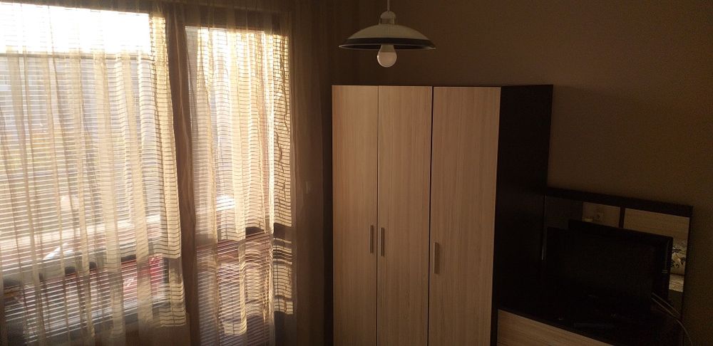 Спалня ,Гардероб с надстройка  Скрин ,шкафчета  ,комплект