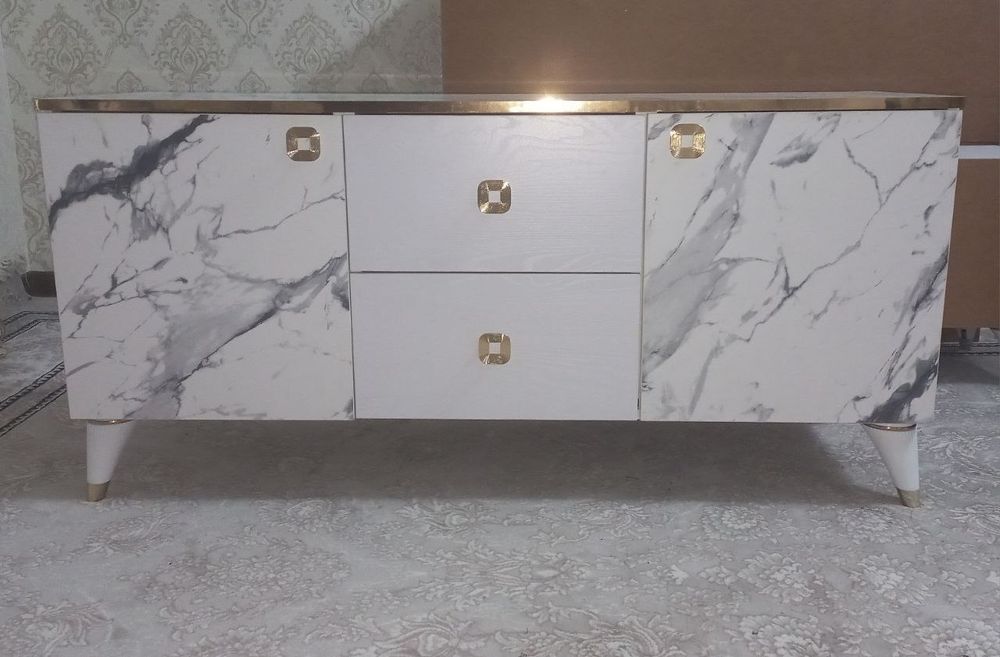 Поставка для Т.В