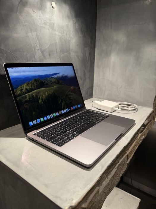 КАТО ЧИСТО НОВ Macbook Pro 2020 13.3" 256 GB