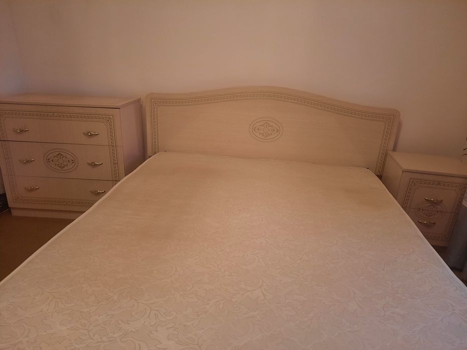 Продам спальный гарнитур