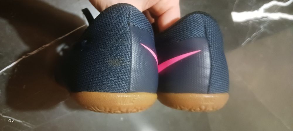 Футболни обувки 32 и 35.5 номер