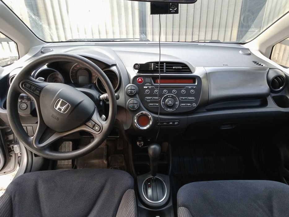 Honda Jazz 2011, 1.4L benzina aspirat, cutie AUTOMATA CVT, 92000Km
