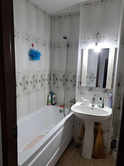 vând apartament 2 camere