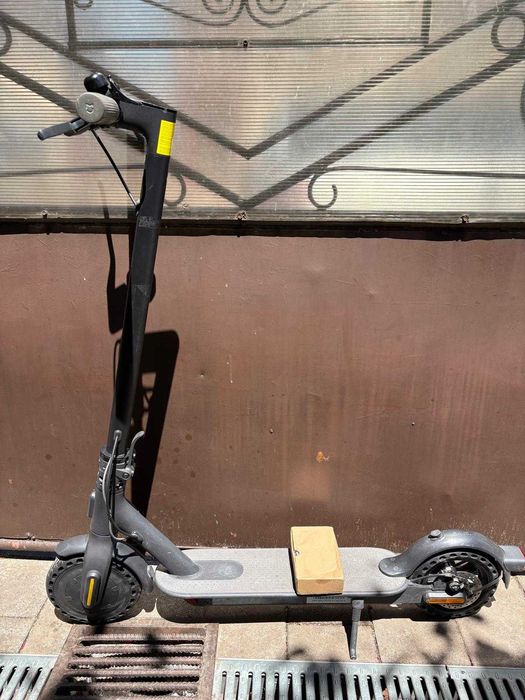 Trotinetă electrică Mi Electric Scooter 1S | Anvelope pline (fără pană) + Încărcător