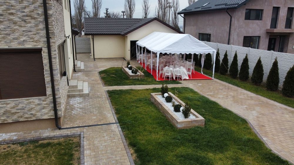 Cort evenimente,  mese , scaune , mocheta , vesela completa