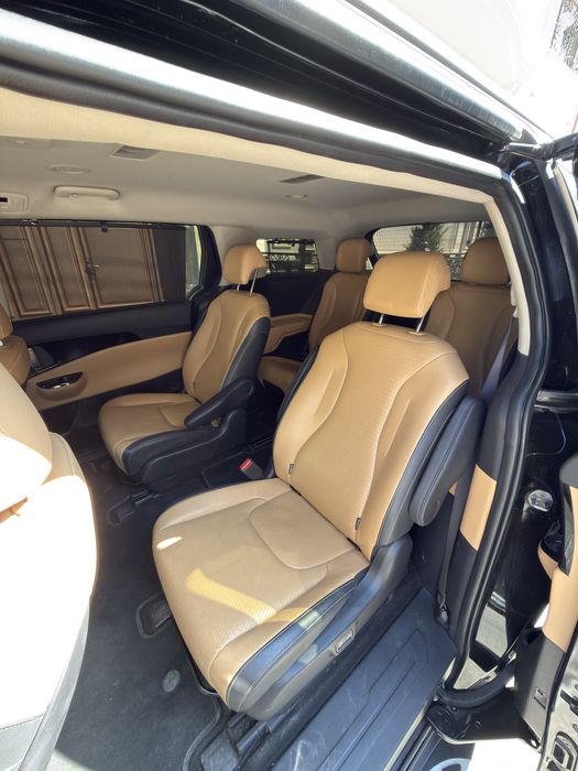 Kia Carnival Limusine