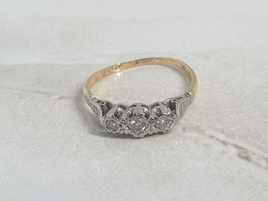 Inel vintage din aur de 18K cu diamante naturale montate în platină – 1,89 g