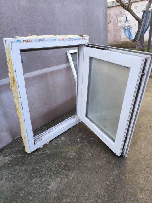 Fereastra PVC 60/75 cm + plasa