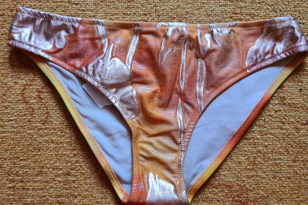 Бански Rebecca,Sразмер