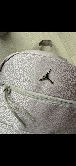 Раница Air Jordan Pin Backpack Black/Wolf Grey