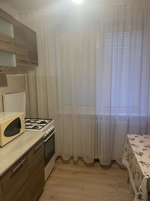 Inchiriez apartament cu 2 camere