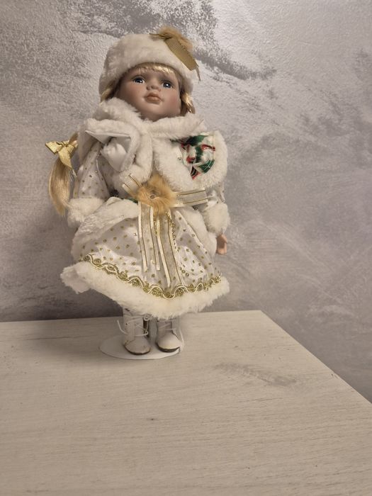 Продавам порцеланови кукли