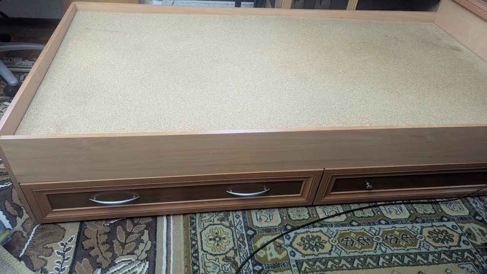 Продам мебель, можно в детскую можно в кабинет