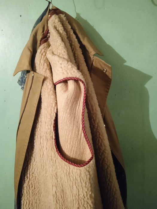 Бежава канадка с каракул отвътре