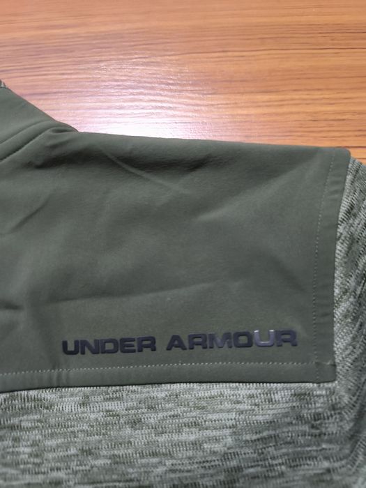 Продавам суичер на Under armour чисто нов