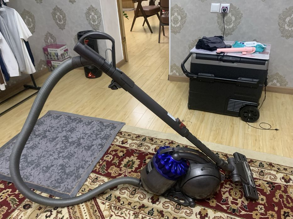 Пылисос dyson.