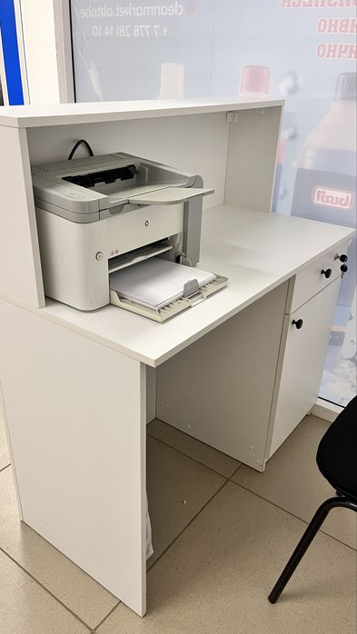 Продам стол ресепшен