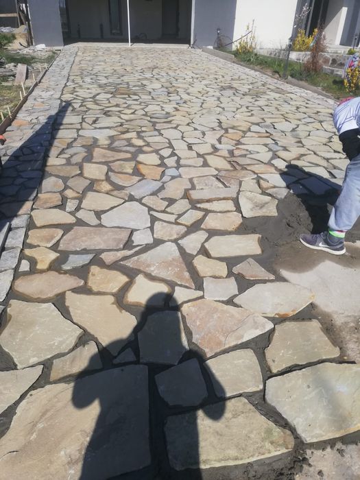 Vând piatră și montez