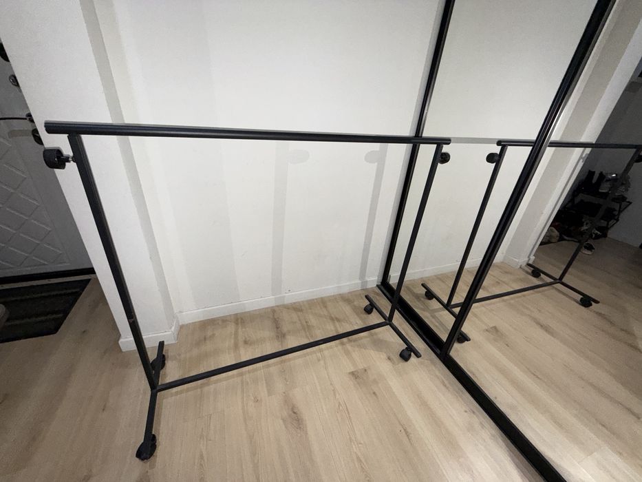 Вешалка напольная на колёсиках