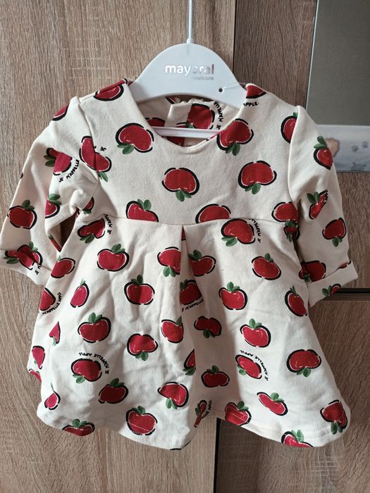 Нова рокля с лента за коса за новородено Mayoral