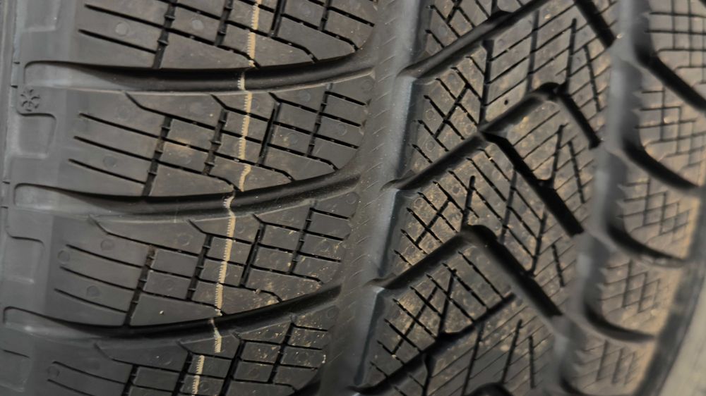 Set 4 anvelope iarna Pirelli Scorpion Winter 275/55 R19 111H MO