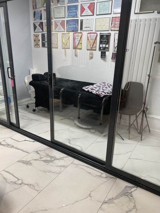 Vând spațiu comercial amenajat complet ptr salon de îmfrumuțesare