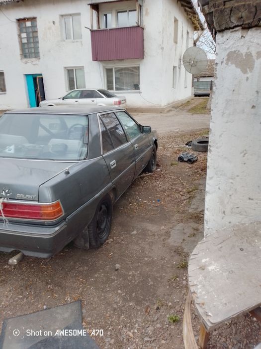 Продам машину Мицубиси Галант 87 года