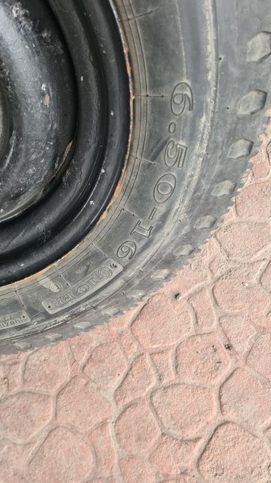 Vând două jante cu anvelope R16 pentru ARO