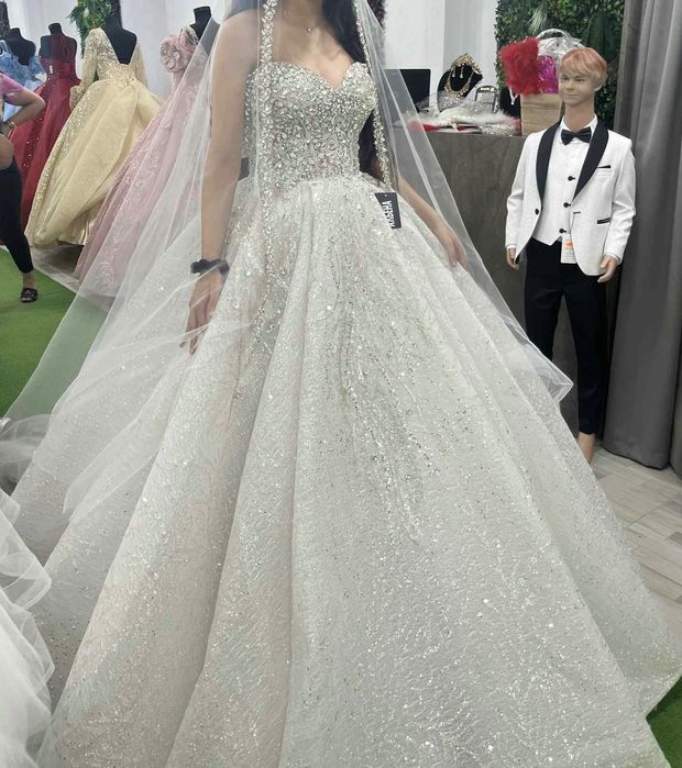 Булчинска рокля с камъни