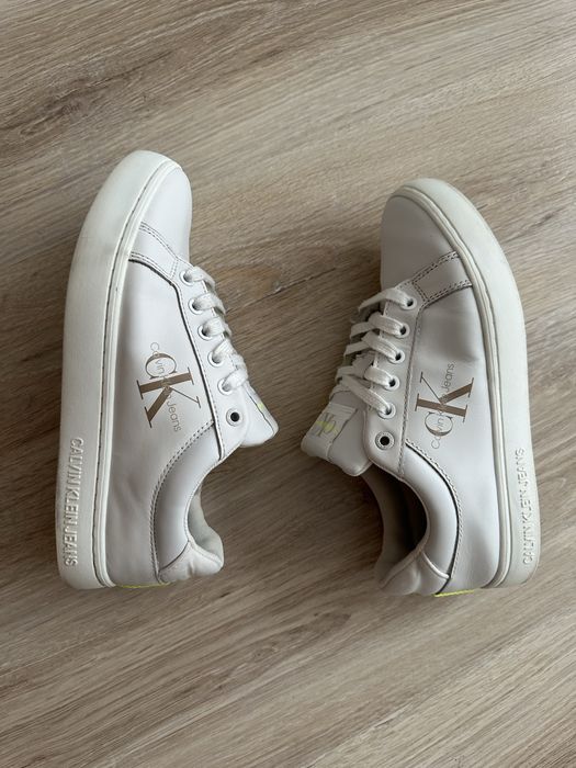 CALVIN KLEIN JEANS Кожени спортни обувки с лого