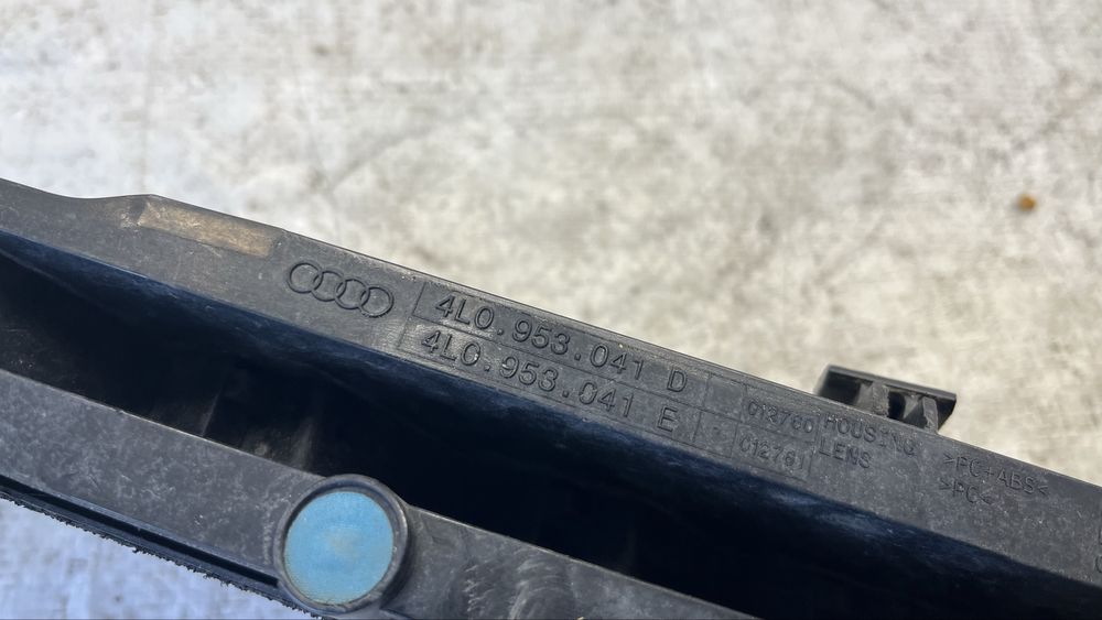 Audi Q7 10- десен и ляв халоген