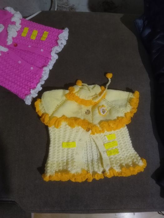 Ръчно плетени бебешки дрешки