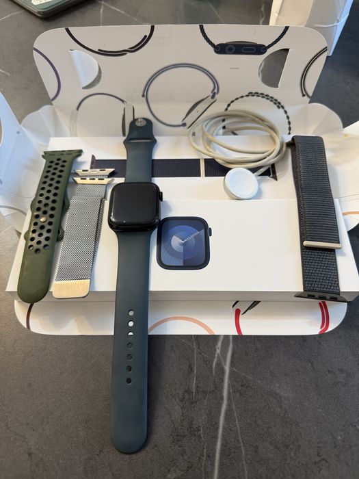Apple watch 9 series, 45 mm aluminium & ceramic case