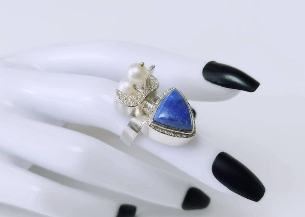 Vechi inel masiv din argint de 925,cu lapis lazuli si doua perle