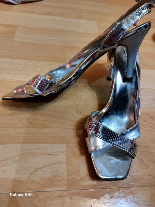 Продавам нови дамски сандали ,обувки и ботуши големи номера