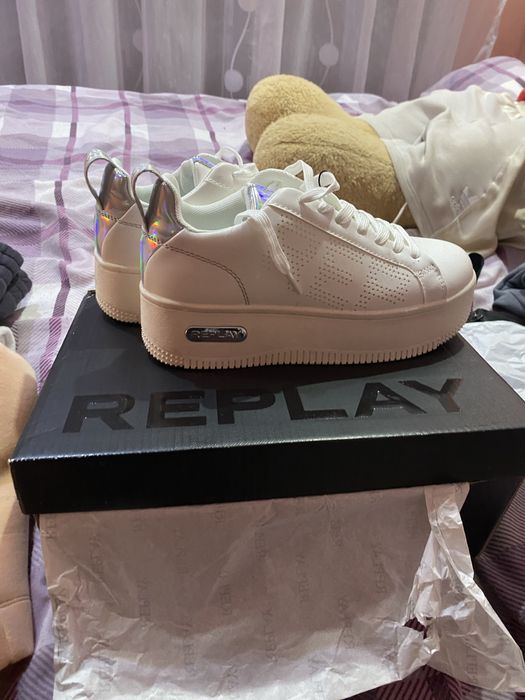 нови обувки replay
