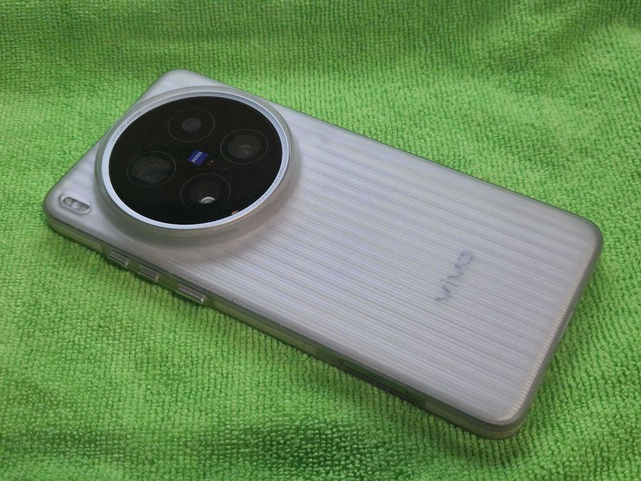 Telefon VIVO X200 Ultra 16gb/512gb alb, ca nou, cutie