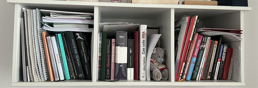Стол с полкой для книг