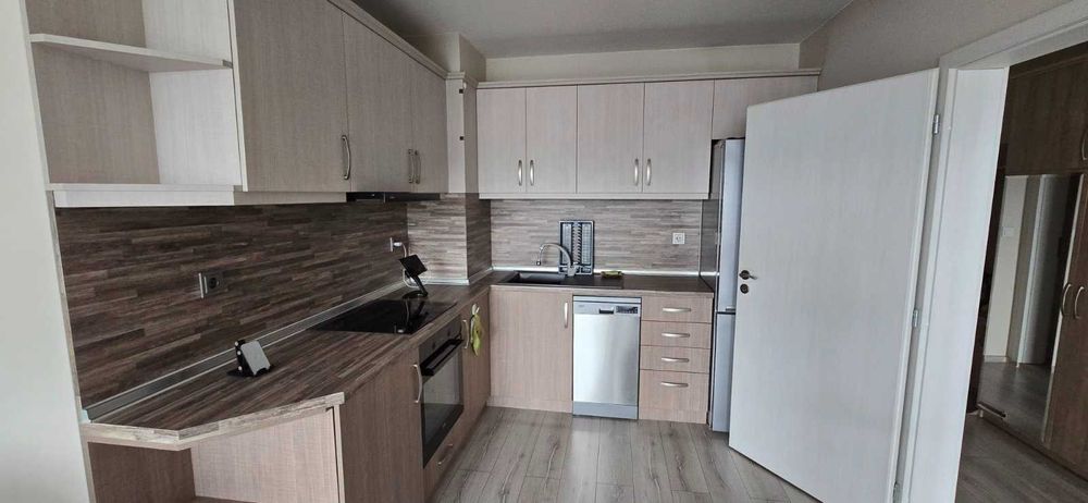 Дава се под наем Двустаен апартамент в Пловдив, Кършияка - 80 кв.м за 598.23 € - Снимка #2