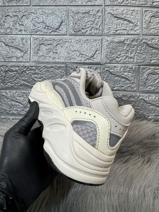 Yeezy 700 Static Pk Premium