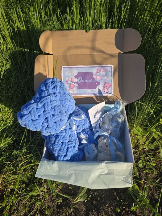 Персонализирана бебешка подаръчна кутия за новородено