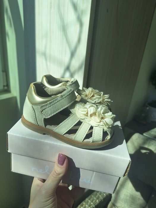 Бебешки сандали за момиче