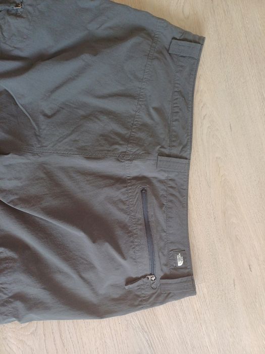 Pantaloni și geaca de munte The  North Face și  Salewa