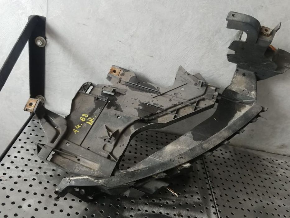 suport far dreapta audi a4 b8 8k 8k0805608a