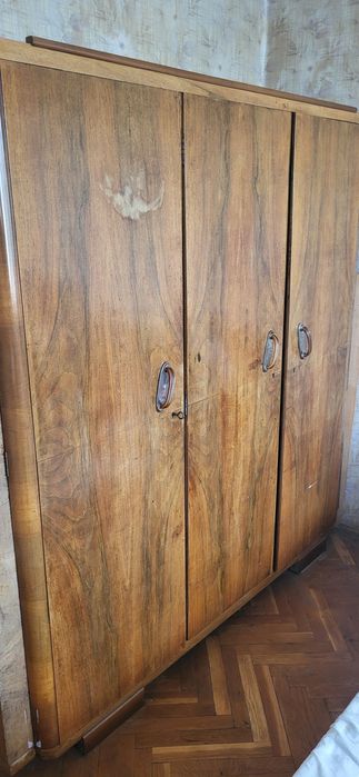 Спалня и гардероб от масив, орех